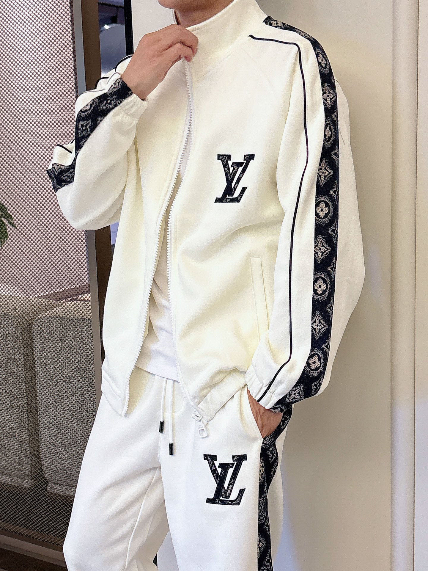 Louis Vuitton Casual Tracksuit 2025 Autumn/Winter Collection 6 i1757186326181 4133 0 3