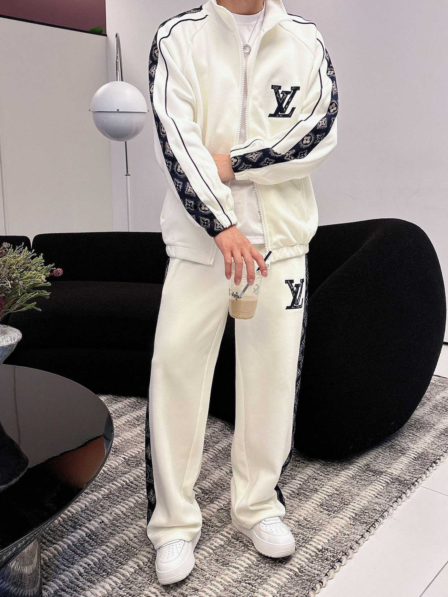 Louis Vuitton Casual Tracksuit 2025 Autumn/Winter Collection 5 i1757186326369 2797 0 2