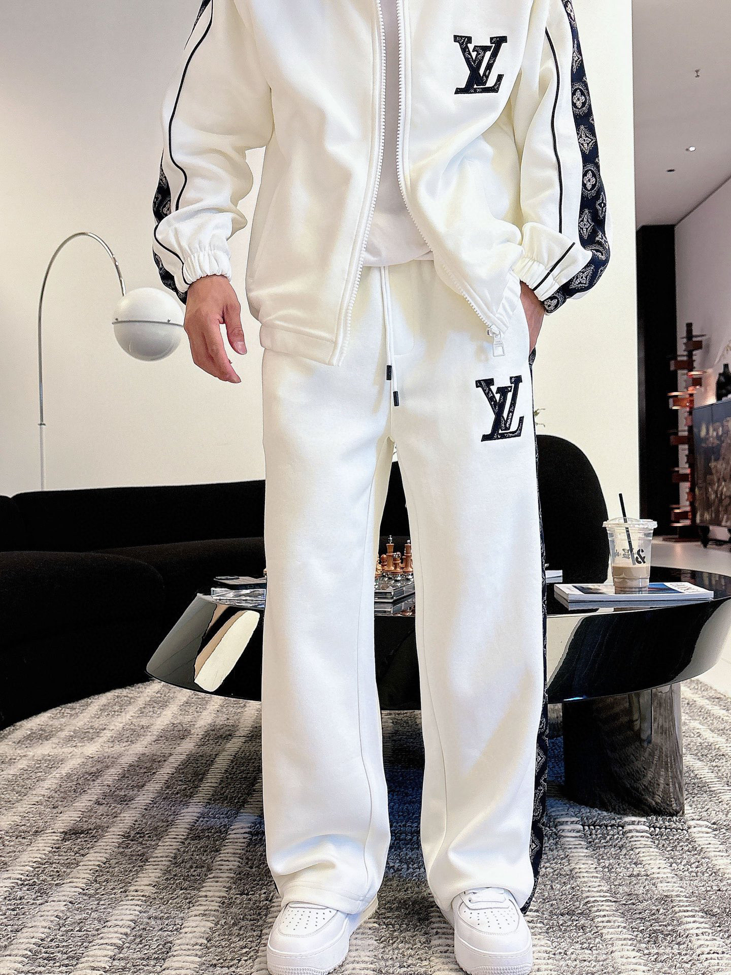 Louis Vuitton Casual Tracksuit 2025 Autumn/Winter Collection 8 i1757186327770 8819 0 14