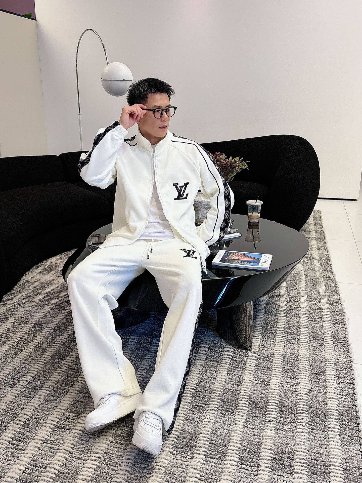Louis Vuitton Casual Tracksuit 2025 Autumn/Winter Collection 7 i1757186327813 8461 0 9