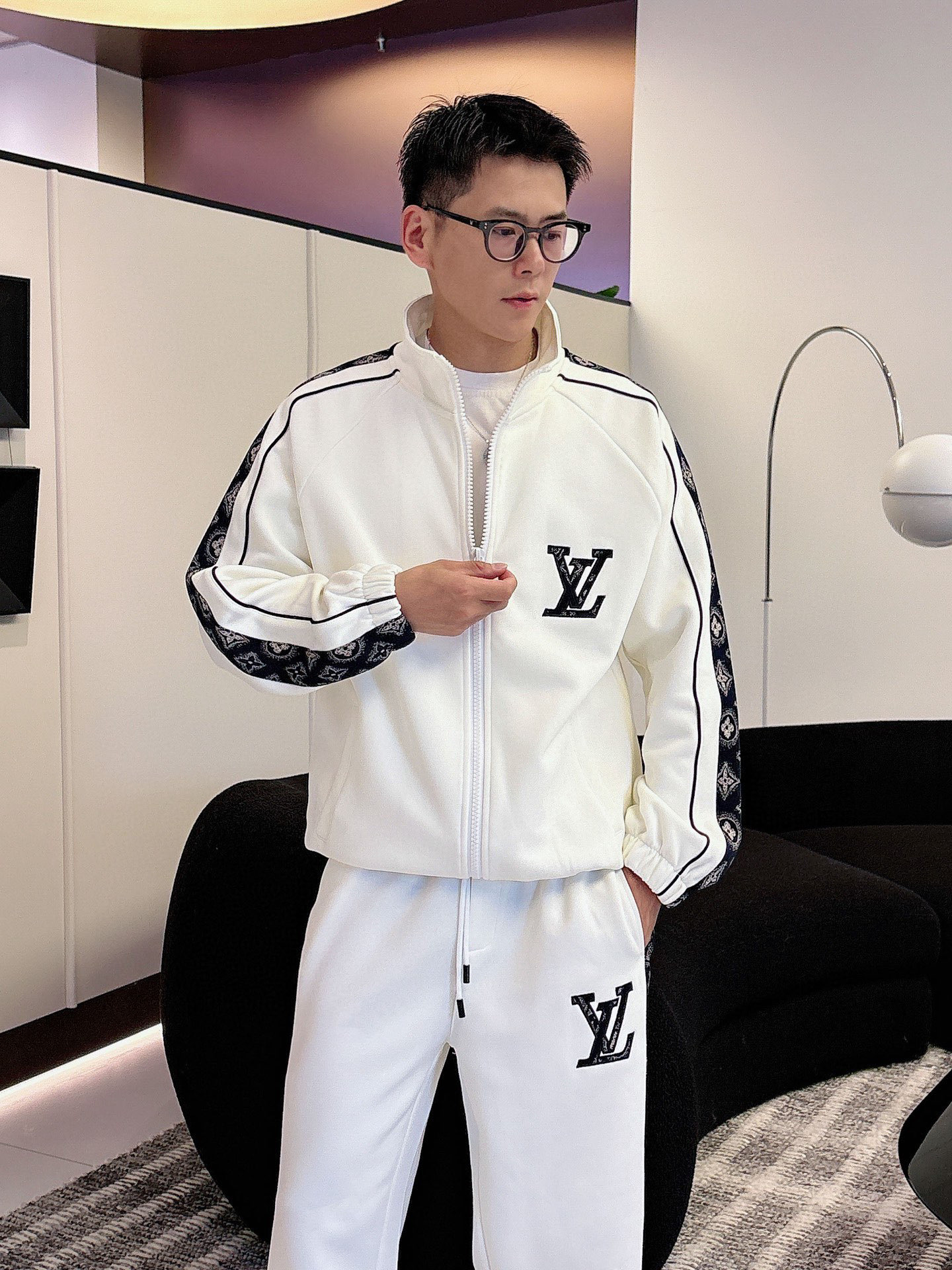 Louis Vuitton Casual Tracksuit 2025 Autumn/Winter Collection 3 i1757186327829 6592 0 4