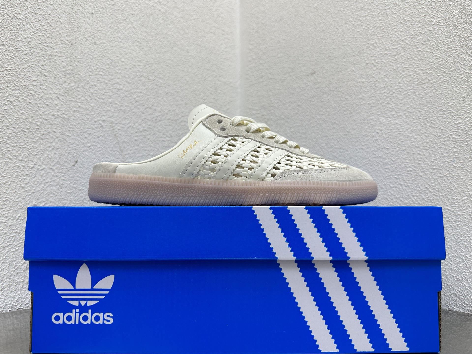 NO:886513,Real price, in stock at the stall, adidas originals SAMBA OG MULE, classic casual moral training half-pack slippers, item number HK7719, size 35 36 36 37 38 38 39 40 40 41 42 42 43 44 45,, adidas, slippers19860909实价 档口现货 adidas originals SAMBA OG MULE 经典休闲德训半包拖鞋 货号HK7719 尺码35 36 36 37 38 38 39 40 40 41 42 42 43 44 45,,adidas,slippers,Men's shoes