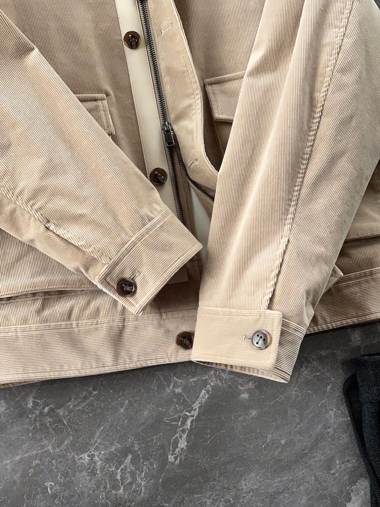 棉服 🆕-这件灯芯绒棉衣，把复古穿出了新味道 灯芯绒总让人想起老气横秋的旧时光？这款飞行员夹克彻底颠覆这