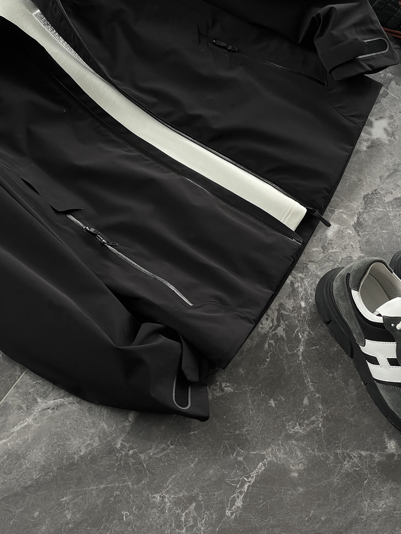 棉服 🆕-这件两件套棉衣，把户外智慧穿进了日常生活 当87.7%锦纶与12.3%氨纶织出四面弹面料，这件