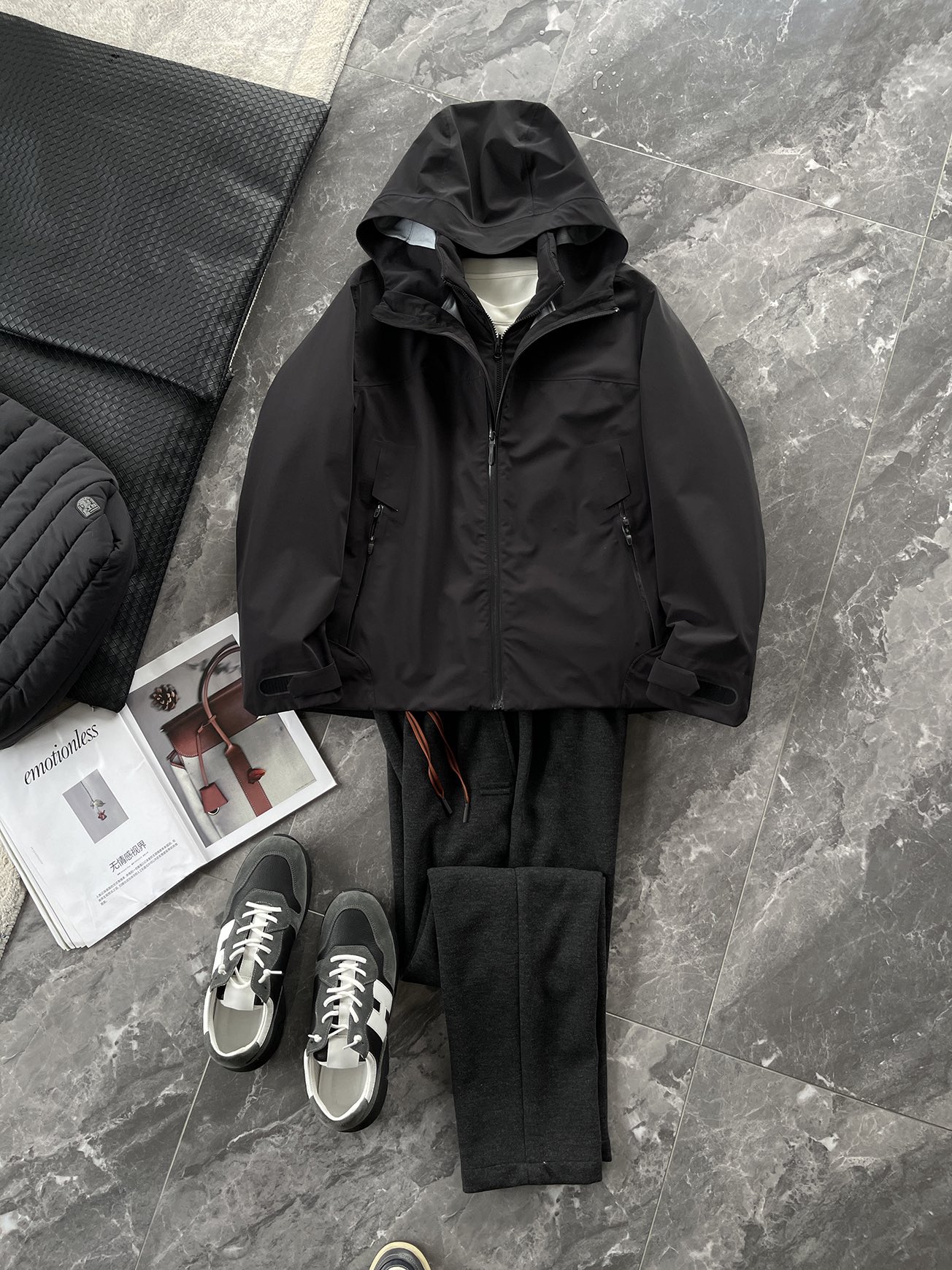 棉服 🆕-这件两件套棉衣，把户外智慧穿进了日常生活 当87.7%锦纶与12.3%氨纶织出四面弹面料，这件