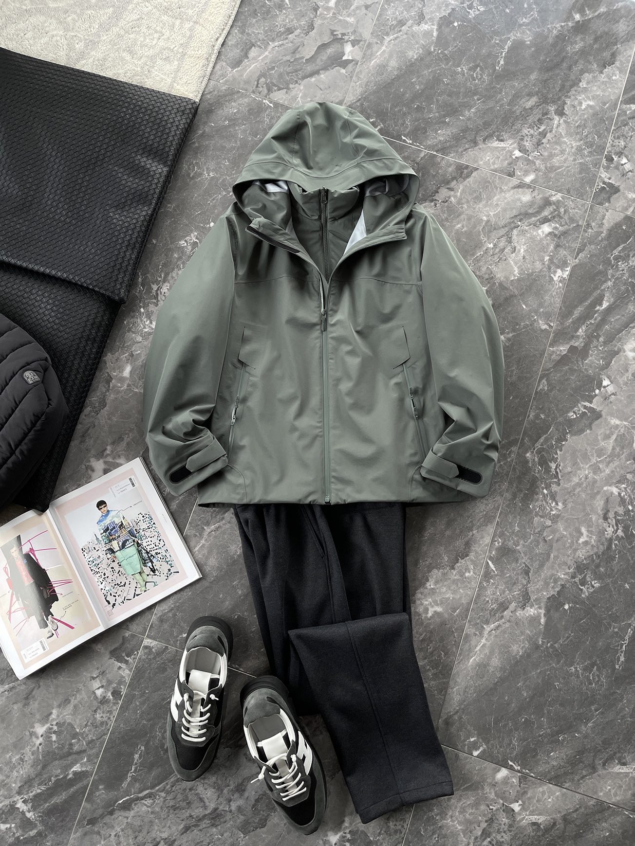 棉服 🆕-这件两件套棉衣，把户外智慧穿进了日常生活 当87.7%锦纶与12.3%氨纶织出四面弹面料，这件