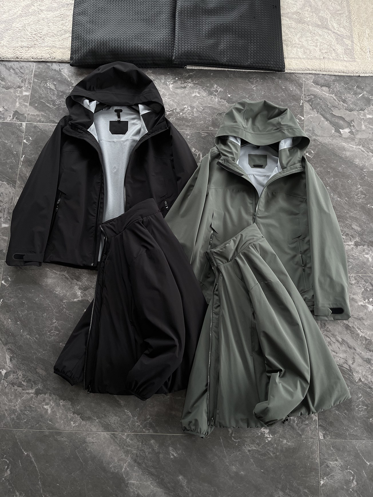 棉服 🆕-这件两件套棉衣，把户外智慧穿进了日常生活 当87.7%锦纶与12.3%氨纶织出四面弹面料，这件