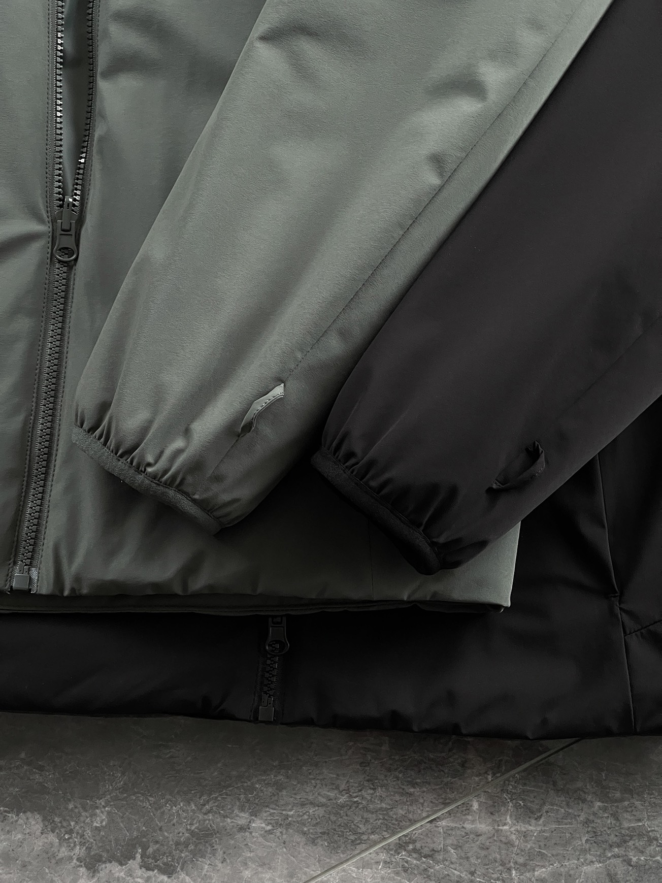 棉服 🆕-这件两件套棉衣，把户外智慧穿进了日常生活 当87.7%锦纶与12.3%氨纶织出四面弹面料，这件