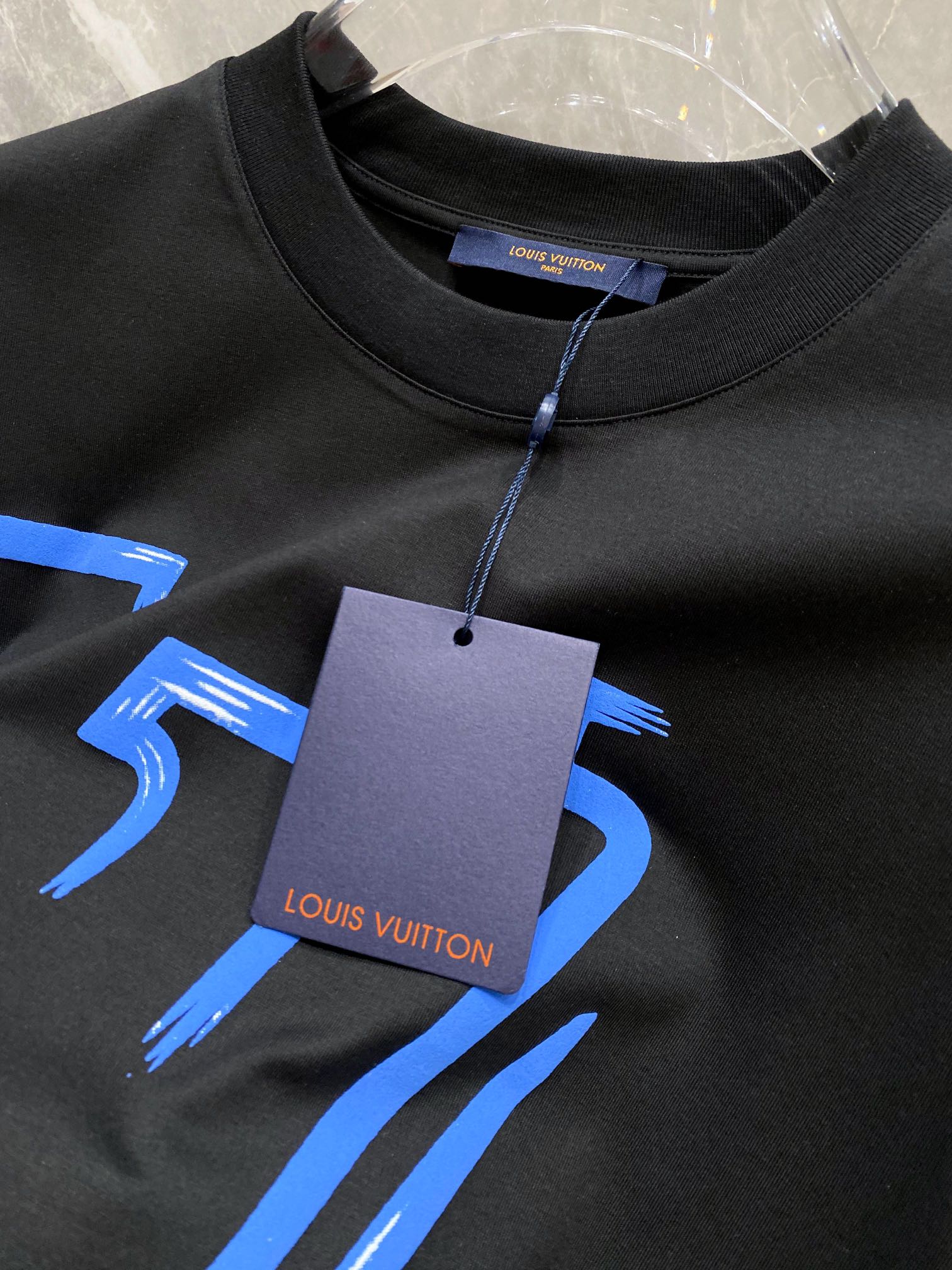 LV2024春夏新款首发专柜最新款短袖圆领T恤高端订制设计前卫时尚！品牌logo重工艺设计高端定制纯棉面
