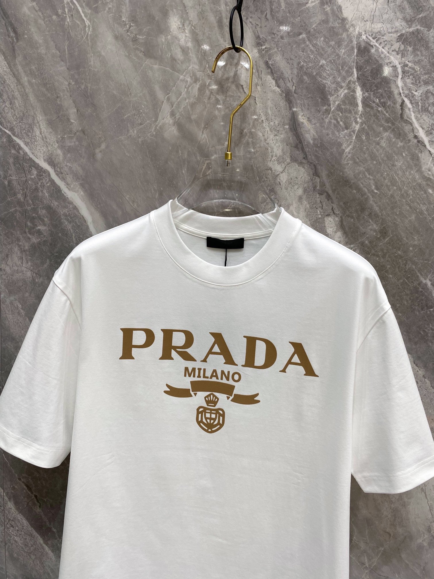 PRADA2024春夏新款首发专柜最新款短袖圆领T恤高端订制设计前卫时尚！品牌logo重工艺设计高端定制