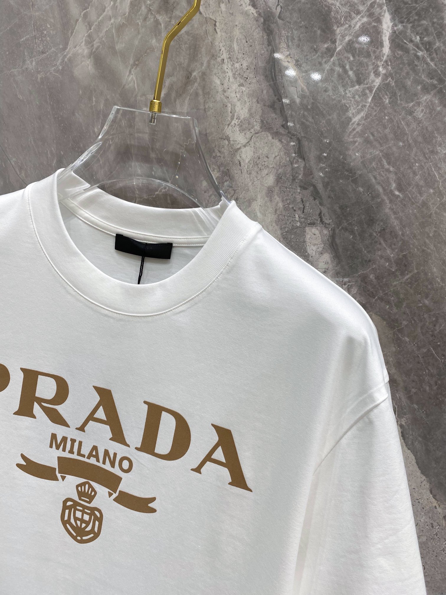 PRADA2024春夏新款首发专柜最新款短袖圆领T恤高端订制设计前卫时尚！品牌logo重工艺设计高端定制