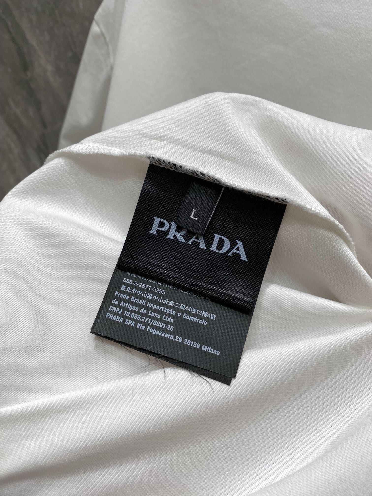 PRADA2024春夏新款首发专柜最新款短袖圆领T恤高端订制设计前卫时尚！品牌logo重工艺设计高端定制