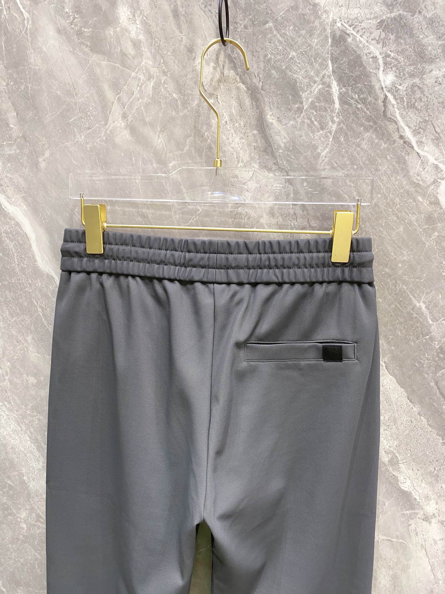 Loewe2024ss春夏最新款休闲卫裤高端品质版型面料五金都是专柜1:1定制裤子是用的100%纯棉面料