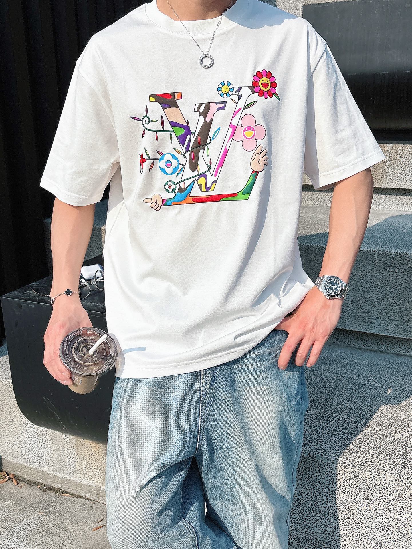 NO:141067,LV2025 spring and summer new style first-time counter latest short-sleeved round-neck T-shirt, high-end customization, avant-garde and fashionable design!  Brand logo heavy craft design, high-end customized mercerated long cotton fabric, soft feel, comfortable to wear, exquisite counter-level car line, fine workmanship, invincible and handsome upper body effect!  A must-have item for handsome men!  Color black white Number M-3XL, louis vuitton, T-shirt,tees, t-shirt,alexander wang19860909LV2025春夏新款首发专柜最新款短袖圆领T恤 高端订制 设计前卫时尚！品牌logo重工艺设计 高端定制丝光长绒棉面料.手感柔软.穿着舒适.专柜级别精致车线.做工精细.上身效果无敌帅气！型男必备单品！ 颜色黑色 白色 码数M-3XL,,louis vuitton,T-shirt,tees，t-shirt,alexander wang,Men's clothing