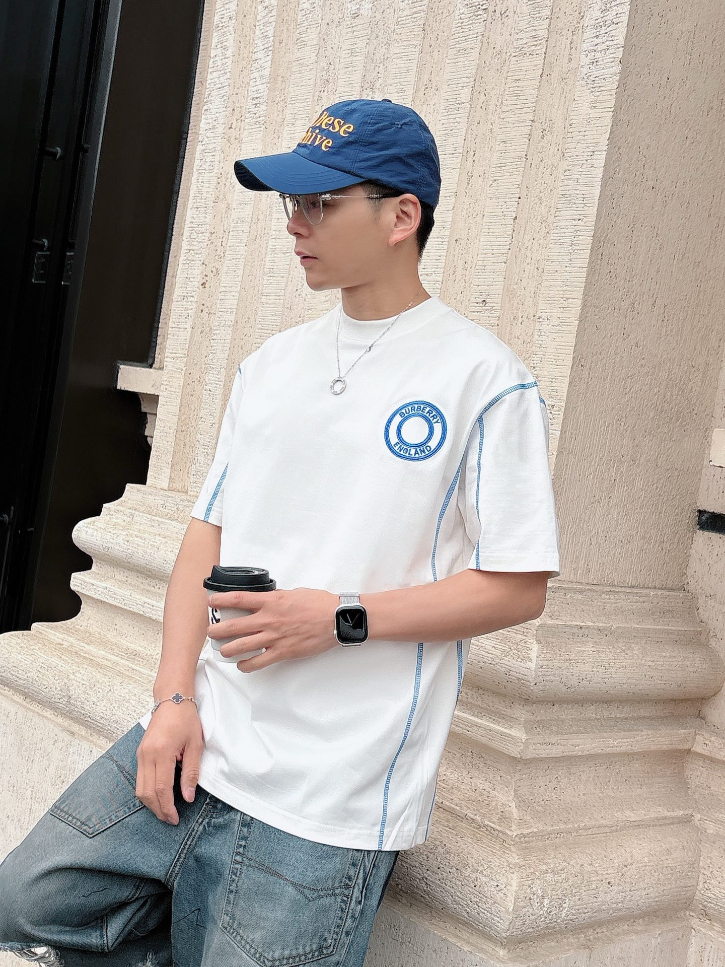 NO:141088,BURBERRY 2025 spring and summer new style first-time counter latest short-sleeved round neck T-shirt, high-end customization, avant-garde and fashionable design!  Brand logo heavy craft design, high-end customized mercerated long cotton fabric, soft feel, comfortable to wear, exquisite counter-level car line, fine workmanship, invincible and handsome upper body effect!  A must-have item for handsome men!  Color black white Number M-3XL, burberry, T-shirt,tees, t-shirt,alexander wang19860909BURBERRY 2025春夏新款首发专柜最新款短袖圆领T恤 高端订制 设计前卫时尚！品牌logo重工艺设计 高端定制丝光长绒棉面料.手感柔软.穿着舒适.专柜级别精致车线.做工精细.上身效果无敌帅气！型男必备单品！ 颜色黑色 白色 码数M-3XL,,burberry,T-shirt,tees，t-shirt,alexander wang,Men's clothing