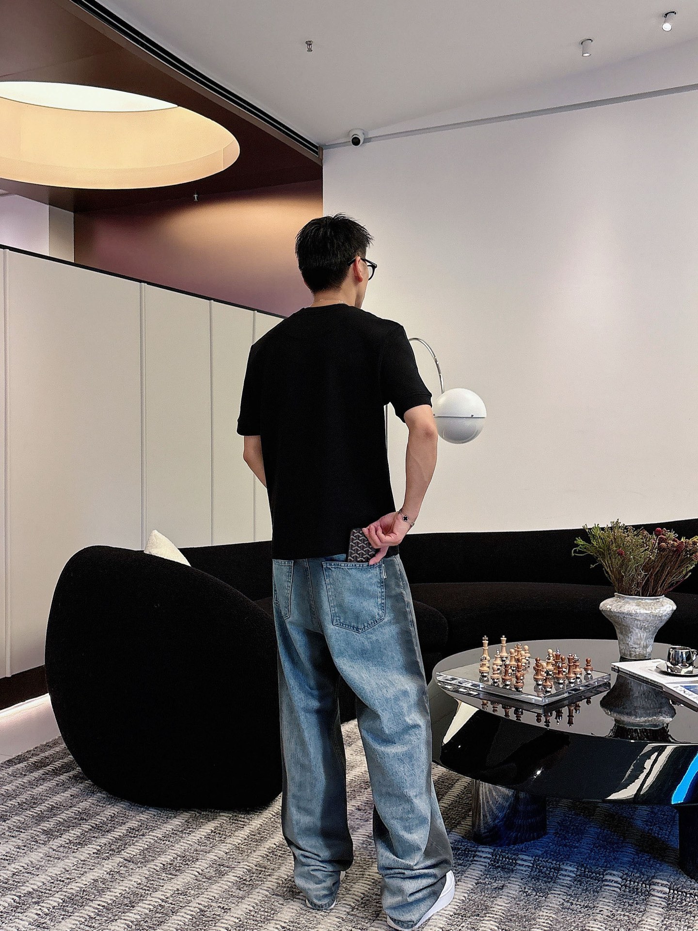 Dior2025秋冬 圆领刺绣短袖T恤打底衫 元素性的Logo徽章凸显休闲时尚魅力,依然独领时尚风骚.内