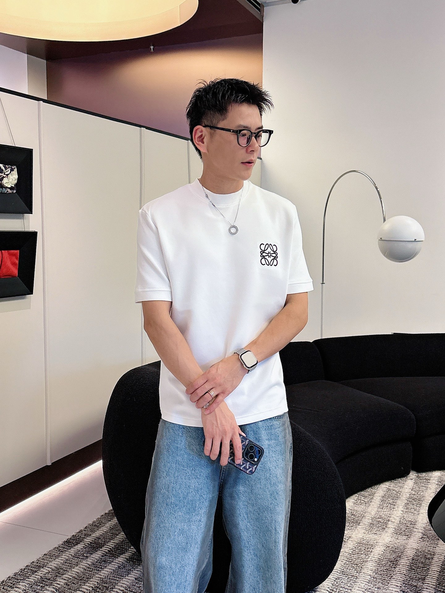 罗意威2025秋冬 圆领刺绣短袖T恤打底衫 元素性的Logo徽章凸显休闲时尚魅力,依然独领时尚风骚.内搭