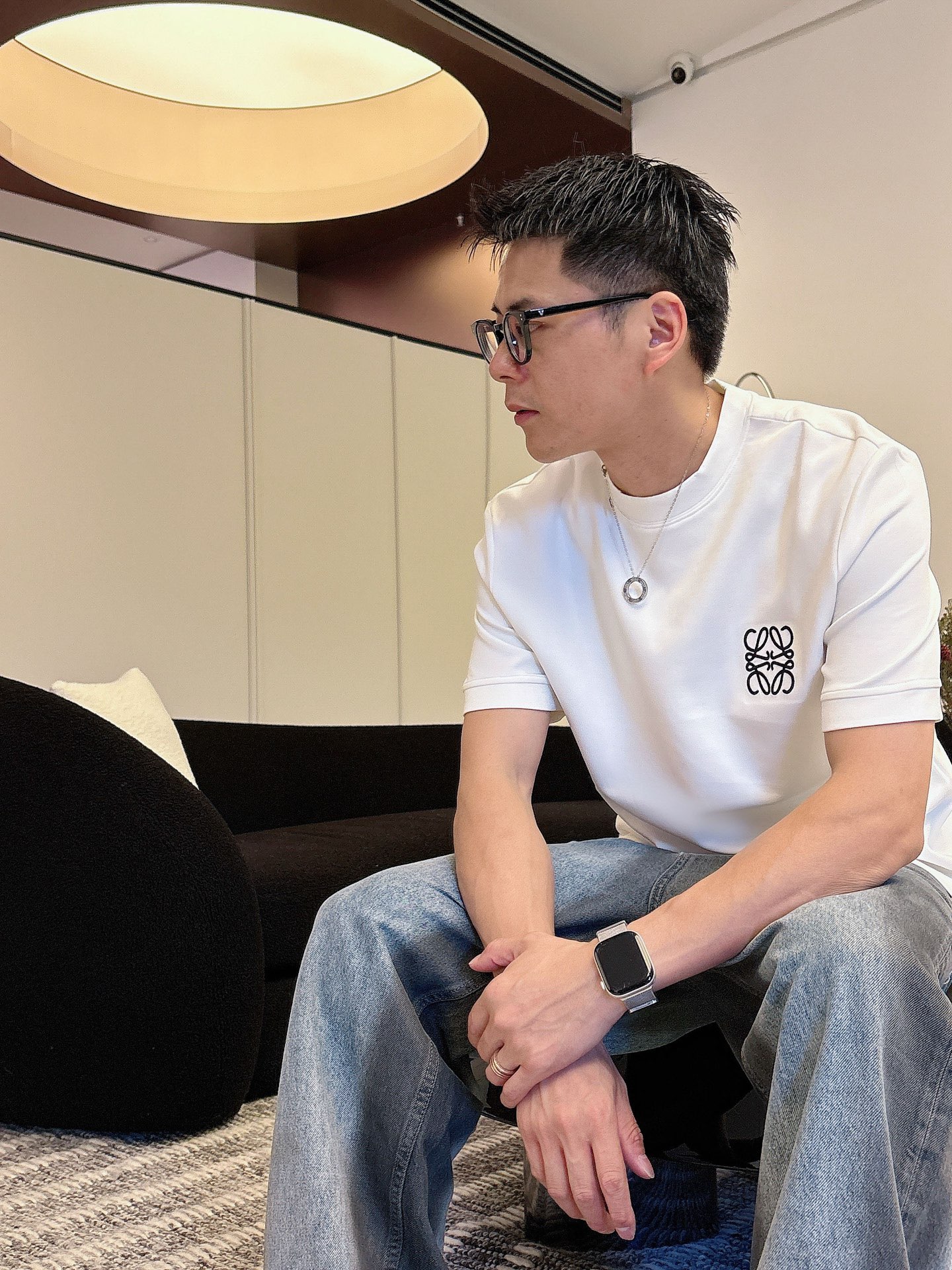 罗意威2025秋冬 圆领刺绣短袖T恤打底衫 元素性的Logo徽章凸显休闲时尚魅力,依然独领时尚风骚.内搭