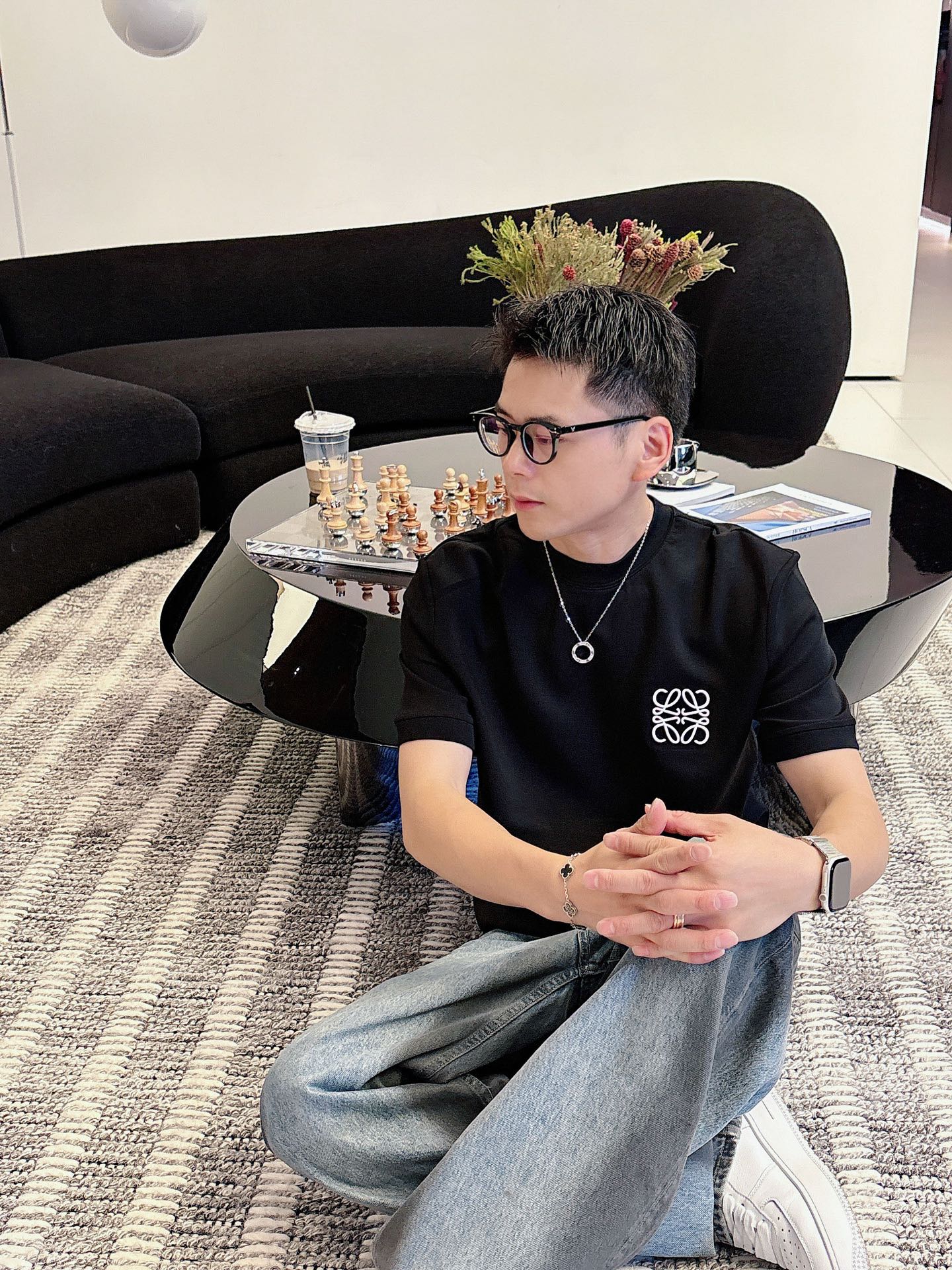 罗意威2025秋冬 圆领刺绣短袖T恤打底衫 元素性的Logo徽章凸显休闲时尚魅力,依然独领时尚风骚.内搭