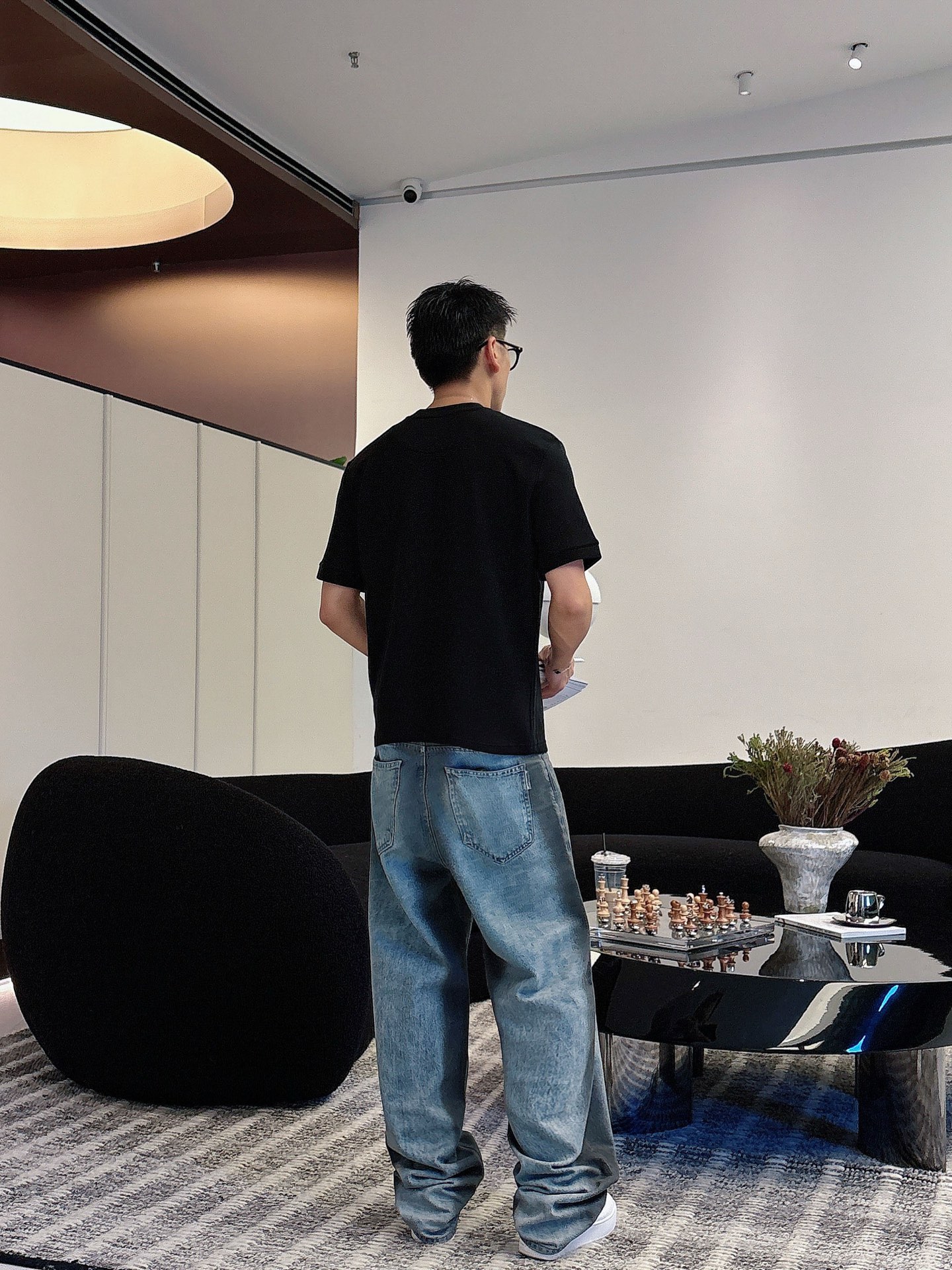 罗意威2025秋冬 圆领刺绣短袖T恤打底衫 元素性的Logo徽章凸显休闲时尚魅力,依然独领时尚风骚.内搭