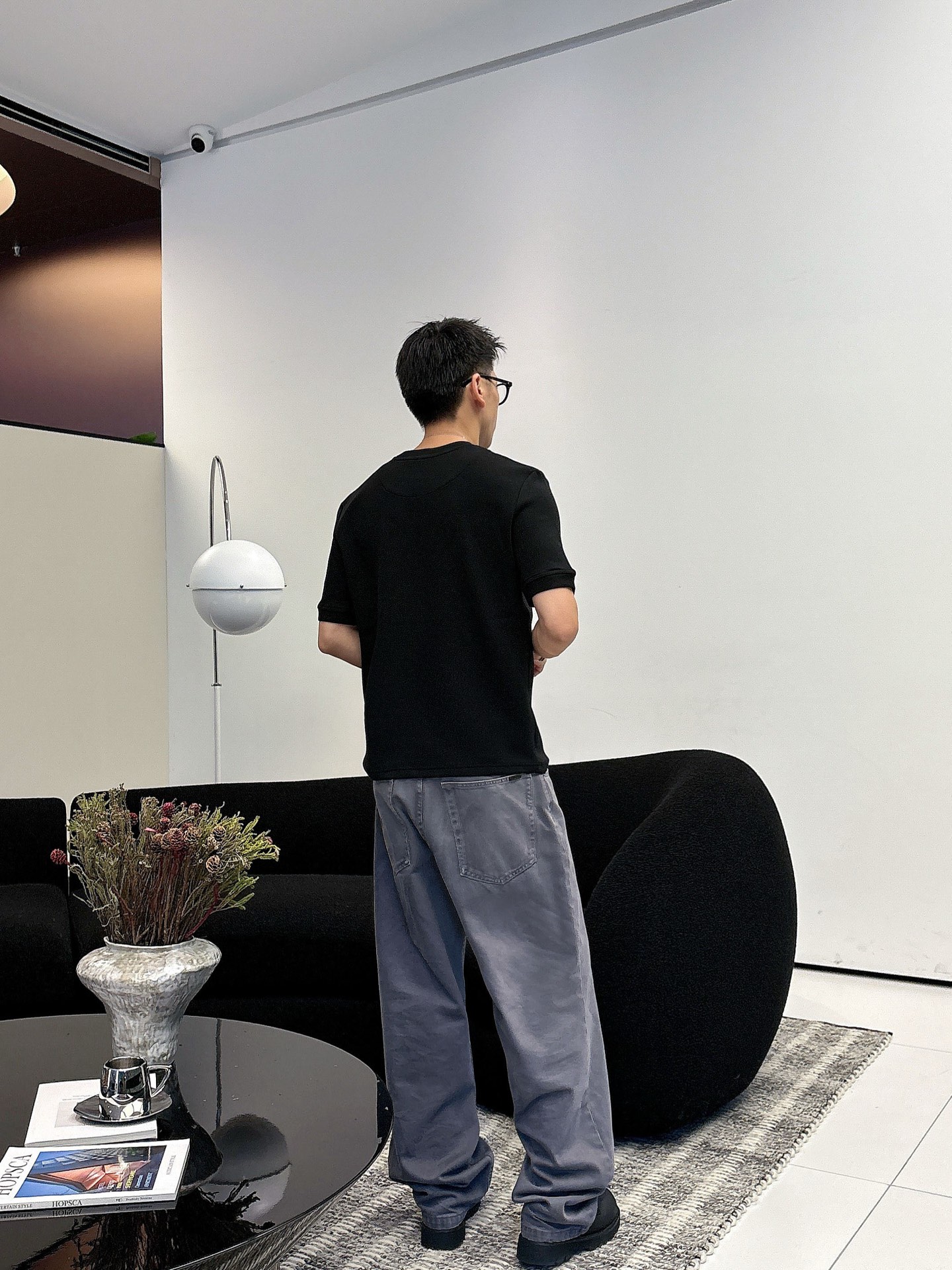 Gucci2025秋冬 圆领刺绣短袖T恤打底衫 元素性的Logo徽章凸显休闲时尚魅力,依然独领时尚风骚.