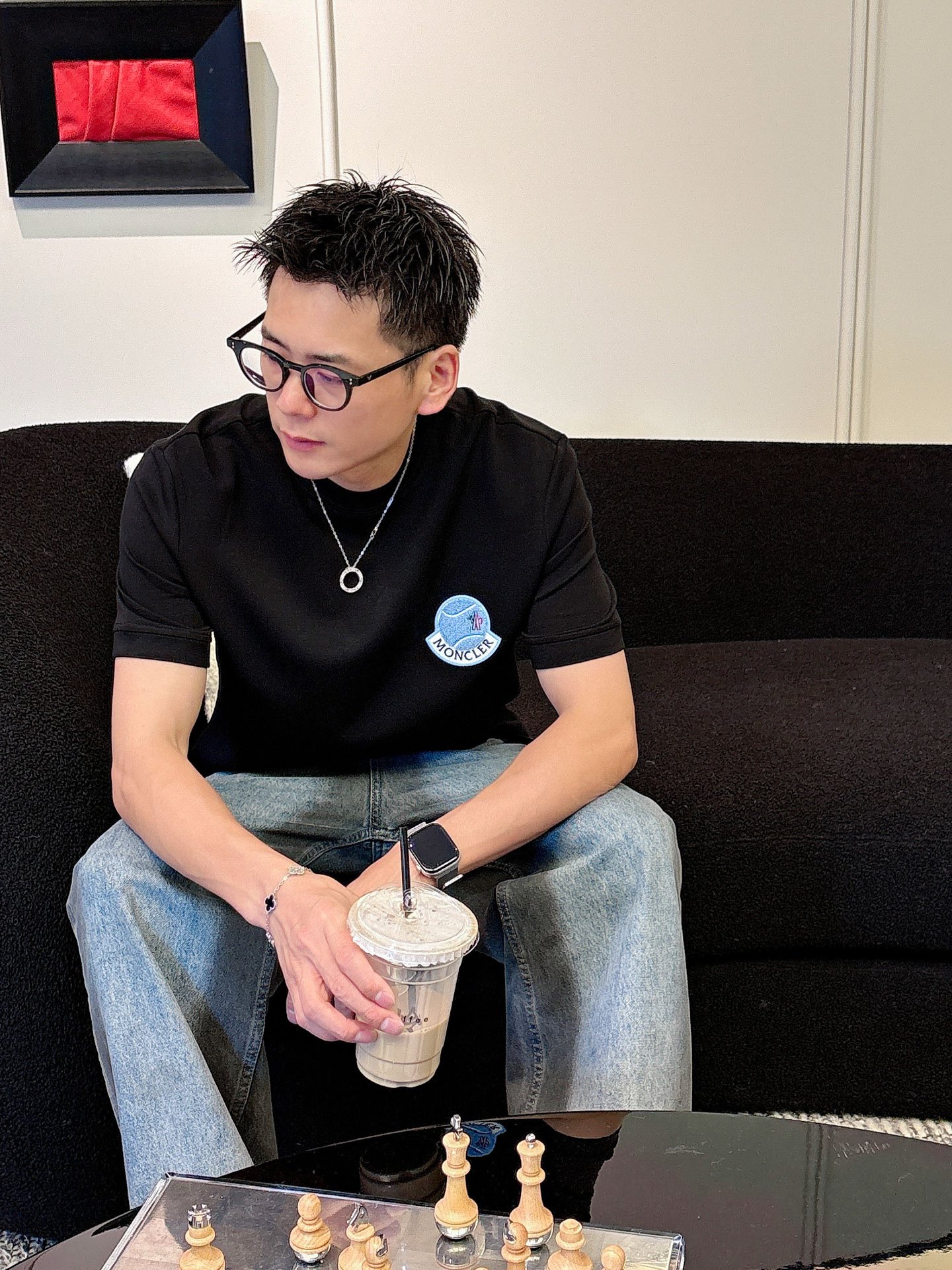 蒙口2025秋冬 圆领刺绣短袖T恤打底衫 元素性的Logo徽章凸显休闲时尚魅力,依然独领时尚风骚.内搭好