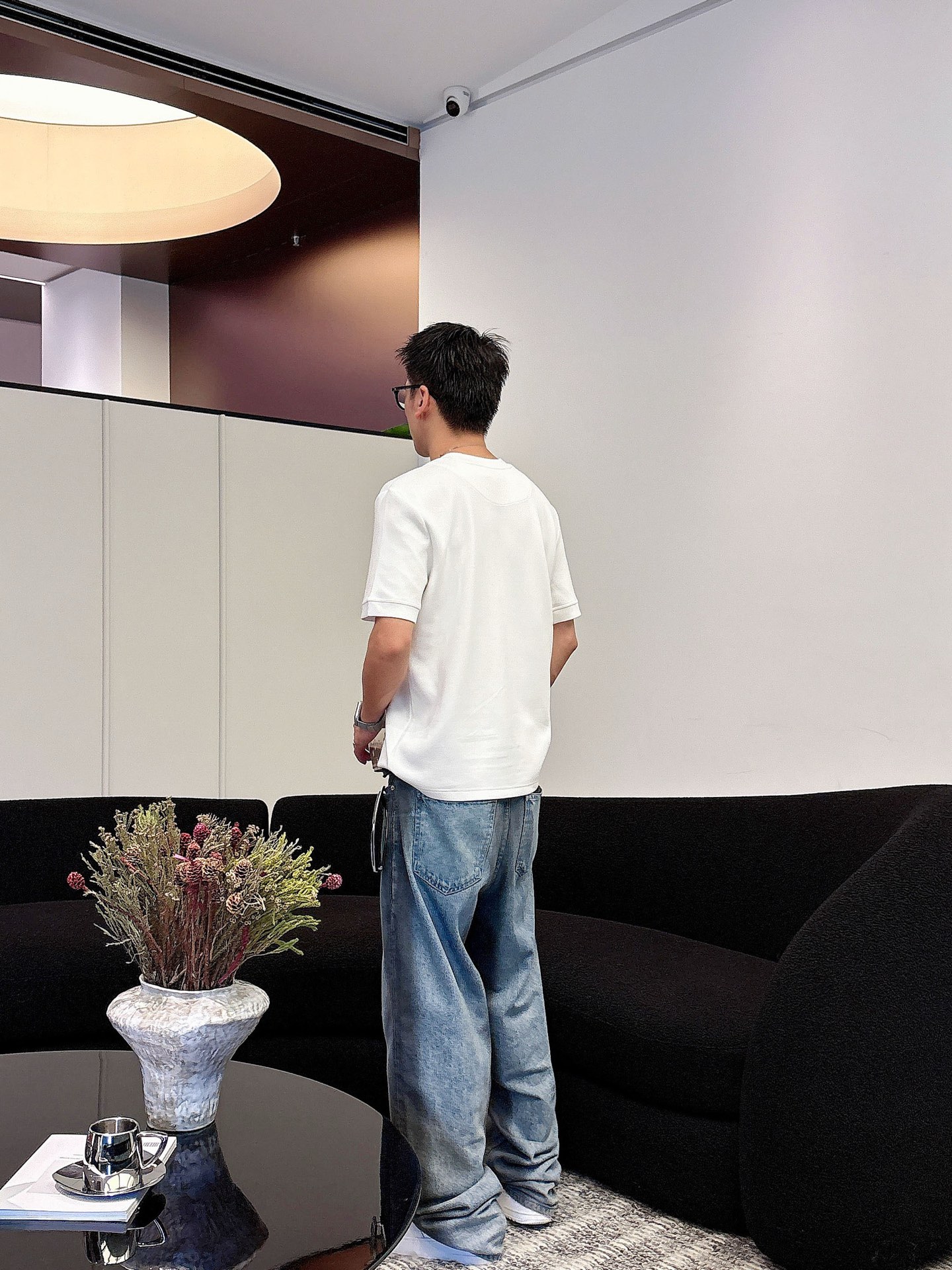 爱马仕2025秋冬 圆领刺绣短袖T恤打底衫 元素性的Logo徽章凸显休闲时尚魅力,依然独领时尚风骚.内搭