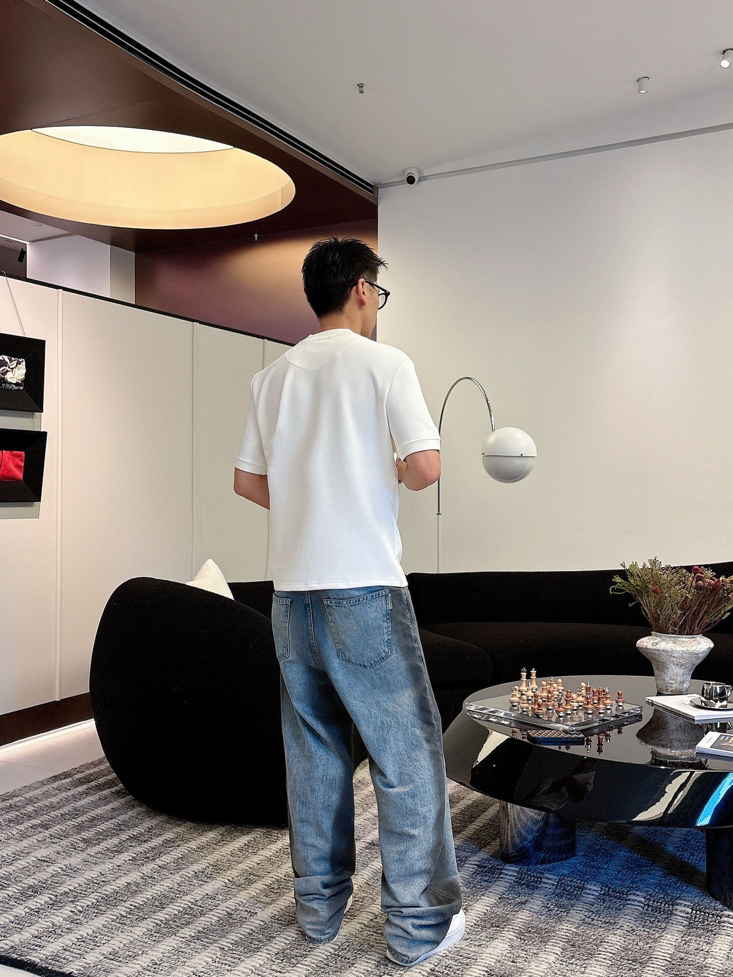 Gucci2025秋冬 圆领刺绣短袖T恤打底衫 元素性的Logo徽章凸显休闲时尚魅力,依然独领时尚风骚.