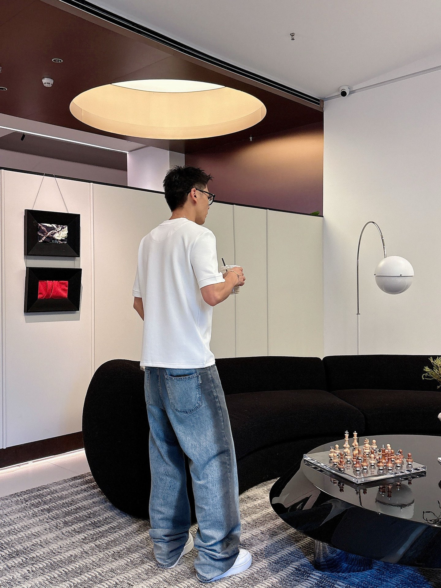 蒙口2025秋冬 圆领刺绣短袖T恤打底衫 元素性的Logo徽章凸显休闲时尚魅力,依然独领时尚风骚.内搭好