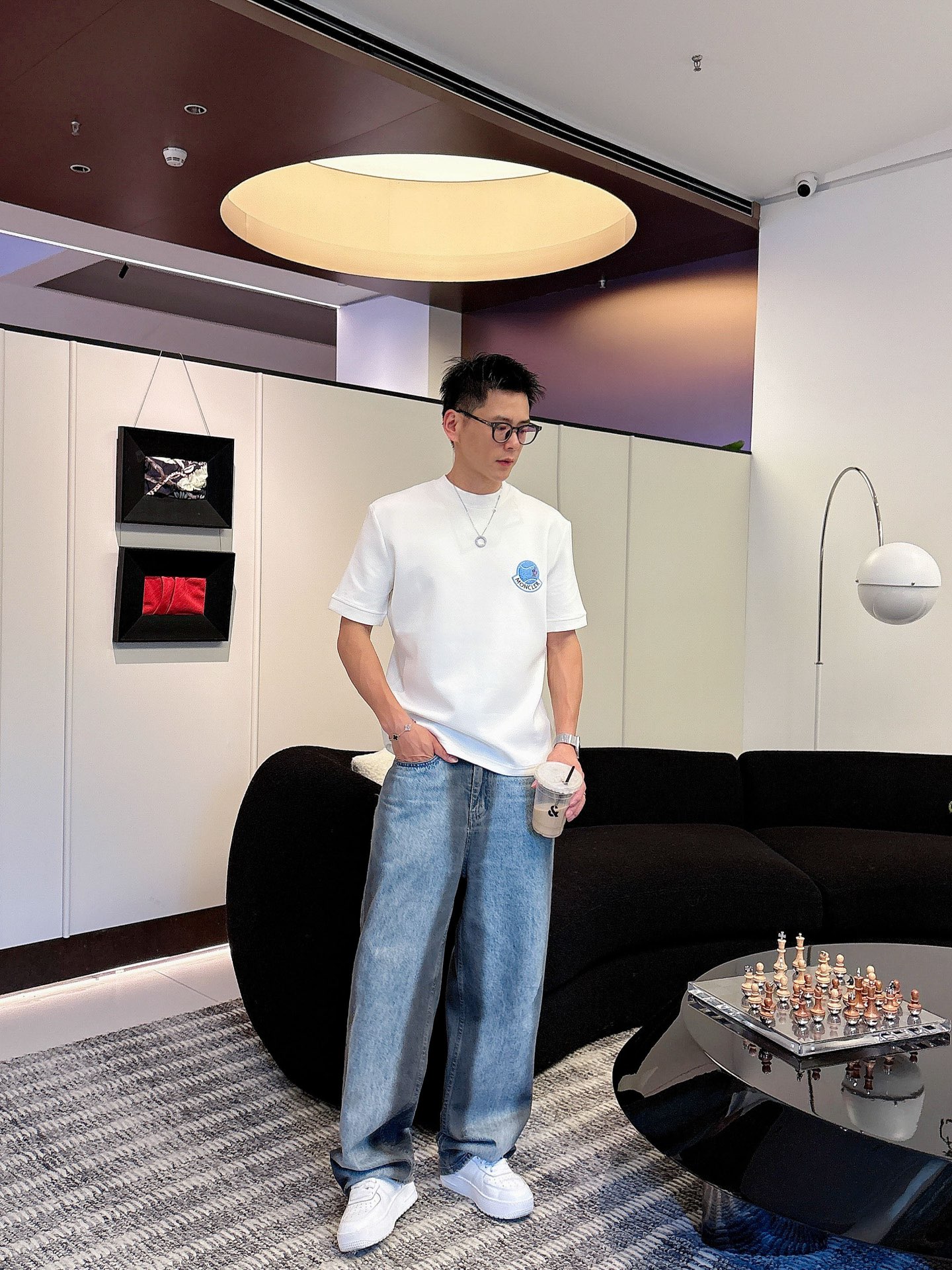 蒙口2025秋冬 圆领刺绣短袖T恤打底衫 元素性的Logo徽章凸显休闲时尚魅力,依然独领时尚风骚.内搭好