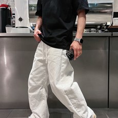 LV 2026春夏新款首发专柜最新款短袖圆领T恤 高端订制 设计前卫时尚!品牌logo重工艺设计 高 LV 2026春夏新款首发专柜最新款短袖圆领T恤 高端订制 设计前卫时尚!品牌logo重工艺设计 高