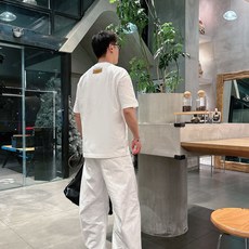 LV 2026春夏新款首发专柜最新款短袖圆领T恤 高端订制 设计前卫时尚!品牌logo重工艺设计 高 LV 2026春夏新款首发专柜最新款短袖圆领T恤 高端订制 设计前卫时尚!品牌logo重工艺设计 高