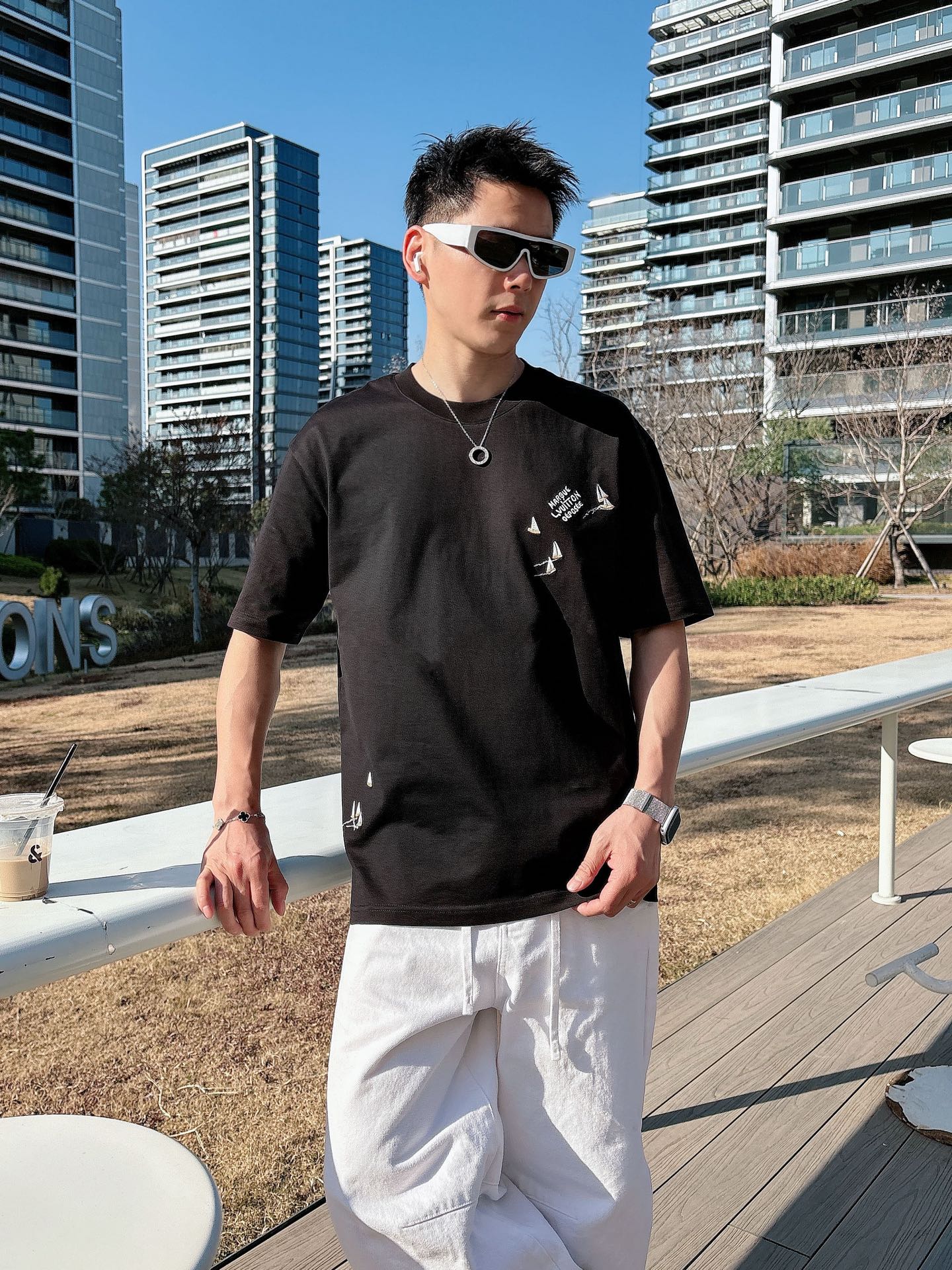 LV  2026春夏新款首发专柜最新款短袖圆领T恤 高端订制 设计前卫时尚！品牌logo重工艺设计 高端