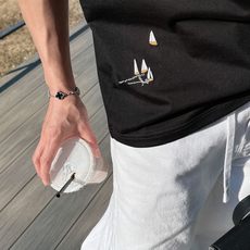 LV 2026春夏新款首发专柜最新款短袖圆领T恤 高端订制 设计前卫时尚!品牌logo重工艺设计 高端 LV 2026春夏新款首发专柜最新款短袖圆领T恤 高端订制 设计前卫时尚!品牌logo重工艺设计 高端