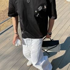 LV 2026春夏新款首发专柜最新款短袖圆领T恤 高端订制 设计前卫时尚!品牌logo重工艺设计 高端 LV 2026春夏新款首发专柜最新款短袖圆领T恤 高端订制 设计前卫时尚!品牌logo重工艺设计 高端