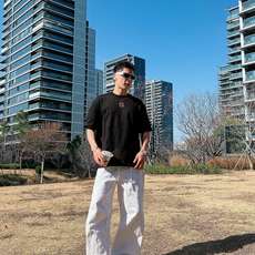 芬迪#FENDI 2026春夏新款首发专柜最新款短袖圆领T恤 高端订制 设计前卫时尚!品牌logo重 芬迪#FENDI 2026春夏新款首发专柜最新款短袖圆领T恤 高端订制 设计前卫时尚!品牌logo重