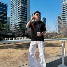 GUCCI 2026春夏新款首发专柜最新款短袖圆领T恤 高端订制 设计前卫时尚!品牌logo重工艺设 GUCCI 2026春夏新款首发专柜最新款短袖圆领T恤 高端订制 设计前卫时尚!品牌logo重工艺设
