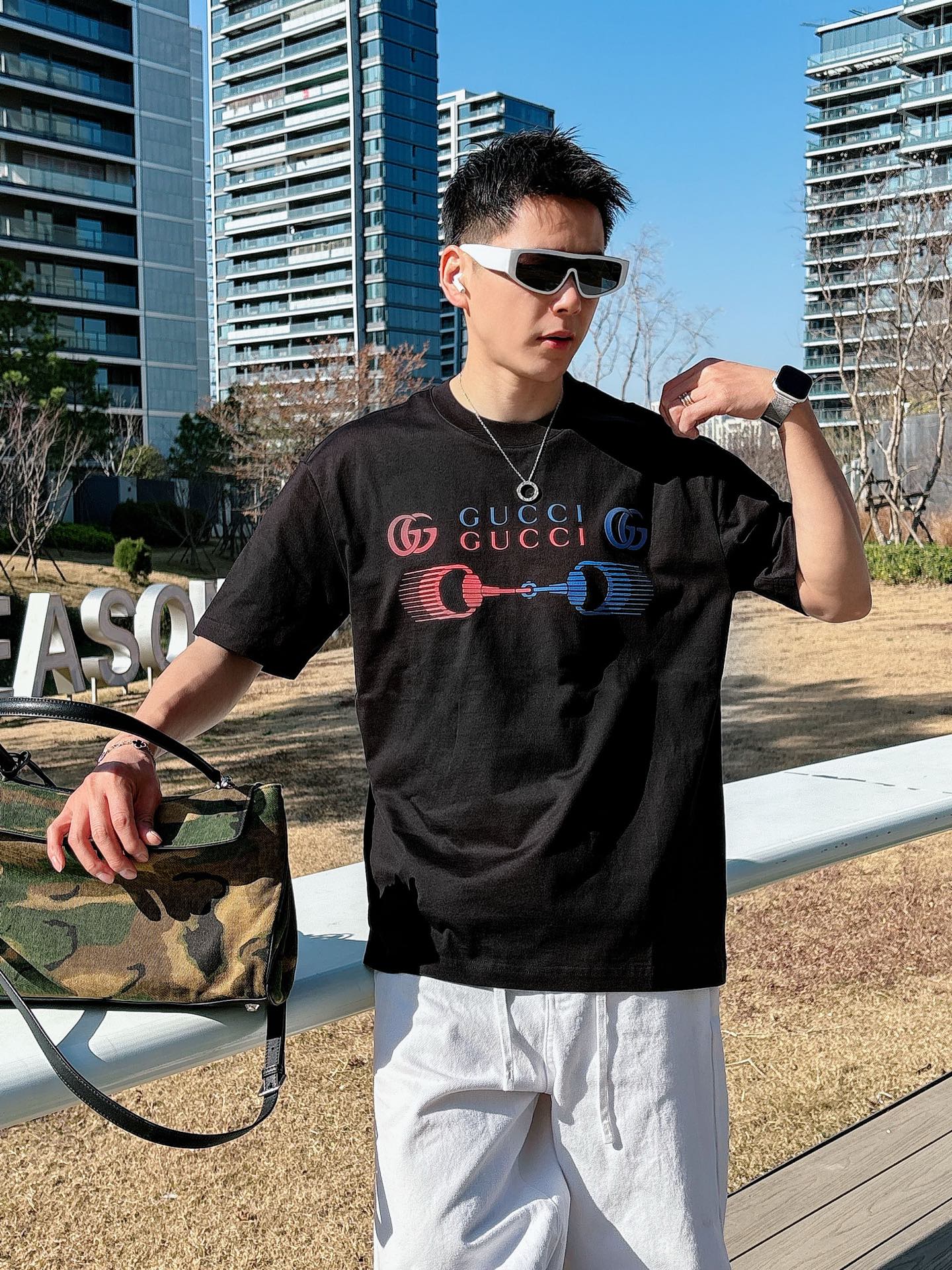 GUCCI   2026春夏新款首发专柜最新款短袖圆领T恤 高端订制 设计前卫时尚！品牌logo重工艺设