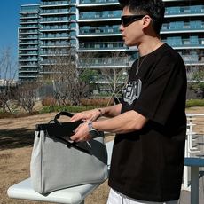 芬迪#FENDI 2026春夏新款首发专柜最新款短袖圆领T恤 高端订制 设计前卫时尚!品牌logo重 芬迪#FENDI 2026春夏新款首发专柜最新款短袖圆领T恤 高端订制 设计前卫时尚!品牌logo重