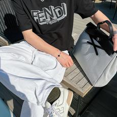 芬迪#FENDI 2026春夏新款首发专柜最新款短袖圆领T恤 高端订制 设计前卫时尚!品牌logo重 芬迪#FENDI 2026春夏新款首发专柜最新款短袖圆领T恤 高端订制 设计前卫时尚!品牌logo重