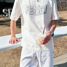 芬迪#FENDI 2026春夏新款首发专柜最新款短袖圆领T恤 高端订制 设计前卫时尚!品牌logo重 芬迪#FENDI 2026春夏新款首发专柜最新款短袖圆领T恤 高端订制 设计前卫时尚!品牌logo重