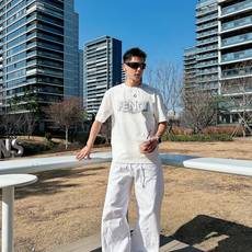 芬迪#FENDI 2026春夏新款首发专柜最新款短袖圆领T恤 高端订制 设计前卫时尚!品牌logo重 芬迪#FENDI 2026春夏新款首发专柜最新款短袖圆领T恤 高端订制 设计前卫时尚!品牌logo重