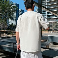 芬迪#FENDI 2026春夏新款首发专柜最新款短袖圆领T恤 高端订制 设计前卫时尚!品牌logo重 芬迪#FENDI 2026春夏新款首发专柜最新款短袖圆领T恤 高端订制 设计前卫时尚!品牌logo重
