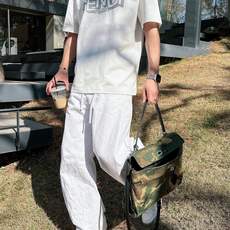 芬迪#FENDI 2026春夏新款首发专柜最新款短袖圆领T恤 高端订制 设计前卫时尚!品牌logo重 芬迪#FENDI 2026春夏新款首发专柜最新款短袖圆领T恤 高端订制 设计前卫时尚!品牌logo重