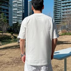 芬迪#FENDI 2026春夏新款首发专柜最新款短袖圆领T恤 高端订制 设计前卫时尚!品牌logo重 芬迪#FENDI 2026春夏新款首发专柜最新款短袖圆领T恤 高端订制 设计前卫时尚!品牌logo重