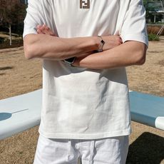 芬迪#FENDI 2026春夏新款首发专柜最新款短袖圆领T恤 高端订制 设计前卫时尚!品牌logo重 芬迪#FENDI 2026春夏新款首发专柜最新款短袖圆领T恤 高端订制 设计前卫时尚!品牌logo重