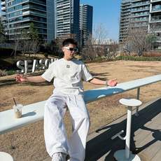 芬迪#FENDI 2026春夏新款首发专柜最新款短袖圆领T恤 高端订制 设计前卫时尚!品牌logo重 芬迪#FENDI 2026春夏新款首发专柜最新款短袖圆领T恤 高端订制 设计前卫时尚!品牌logo重