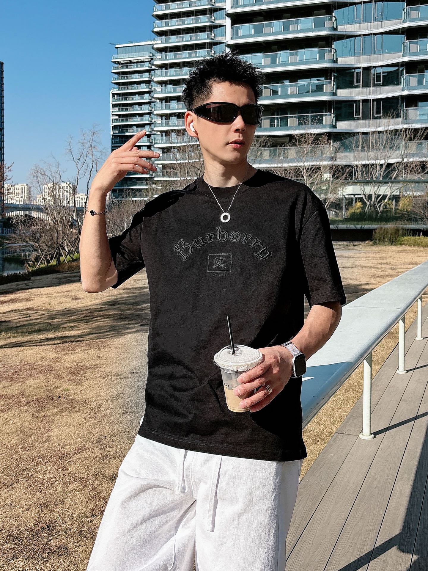 巴宝莉#BURBERRY   2026春夏新款首发专柜最新款短袖圆领T恤 高端订制 设计前卫时尚！品牌l