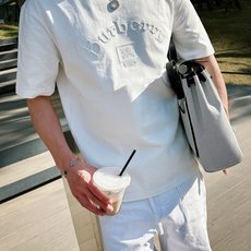 巴宝莉#BURBERRY 2026春夏新款首发专柜最新款短袖圆领T恤 高端订制 设计前卫时尚!品牌l 巴宝莉#BURBERRY 2026春夏新款首发专柜最新款短袖圆领T恤 高端订制 设计前卫时尚!品牌l