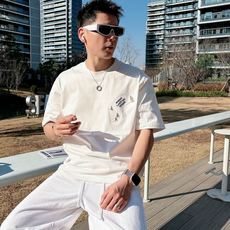 LV 2026春夏新款首发专柜最新款短袖圆领T恤 高端订制 设计前卫时尚!品牌logo重工艺设计 高 LV 2026春夏新款首发专柜最新款短袖圆领T恤 高端订制 设计前卫时尚!品牌logo重工艺设计 高